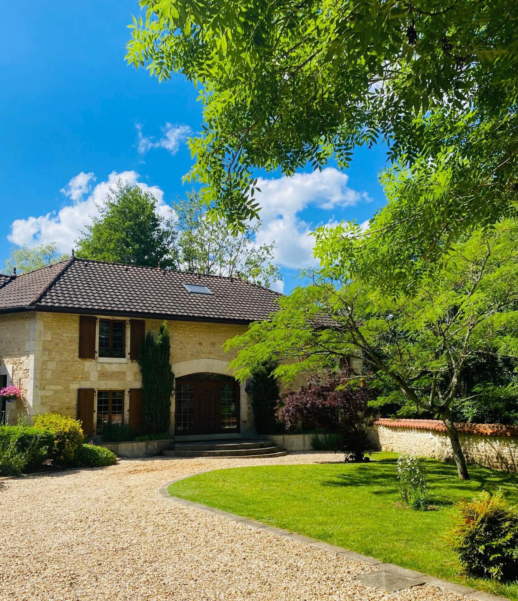 Moulin Du Fontcourt Bed and Breakfast Chasseneuil-sur-Bonnieure Eksteriør billede